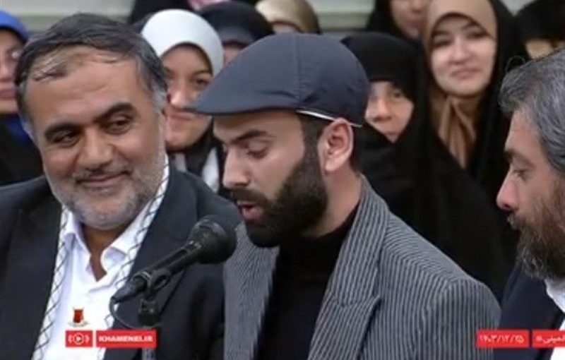 شاعر مجردی که شعر طنز با موضوع فرزندآوری خواند!